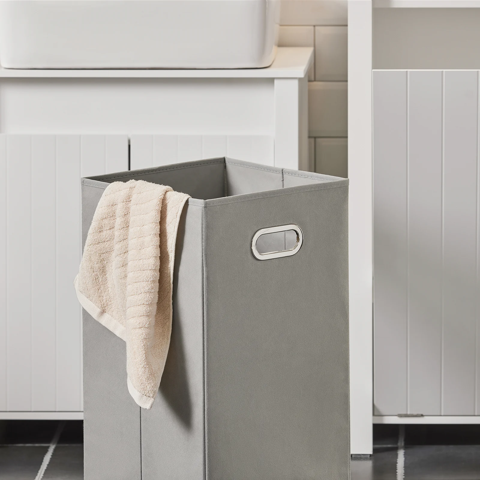 SoBuy BZR100-W Badkamerkast, Lage Kast, Smal Badkamerkastje, Halfhoge Opbergkast, Opbergplank, Badkamermeubel met 1 Kantelbare Wasmand - Image 9