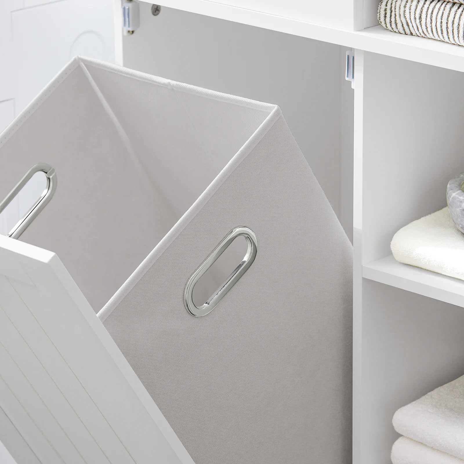 SoBuy BZR104-W Hoge Badkamerkast met Wasmand Slanke Vrijstaande Badkamerkast, Smal Opbergmeubel met Planken, Handdoekenrek, Wit 60x37x171 cm - Image 9