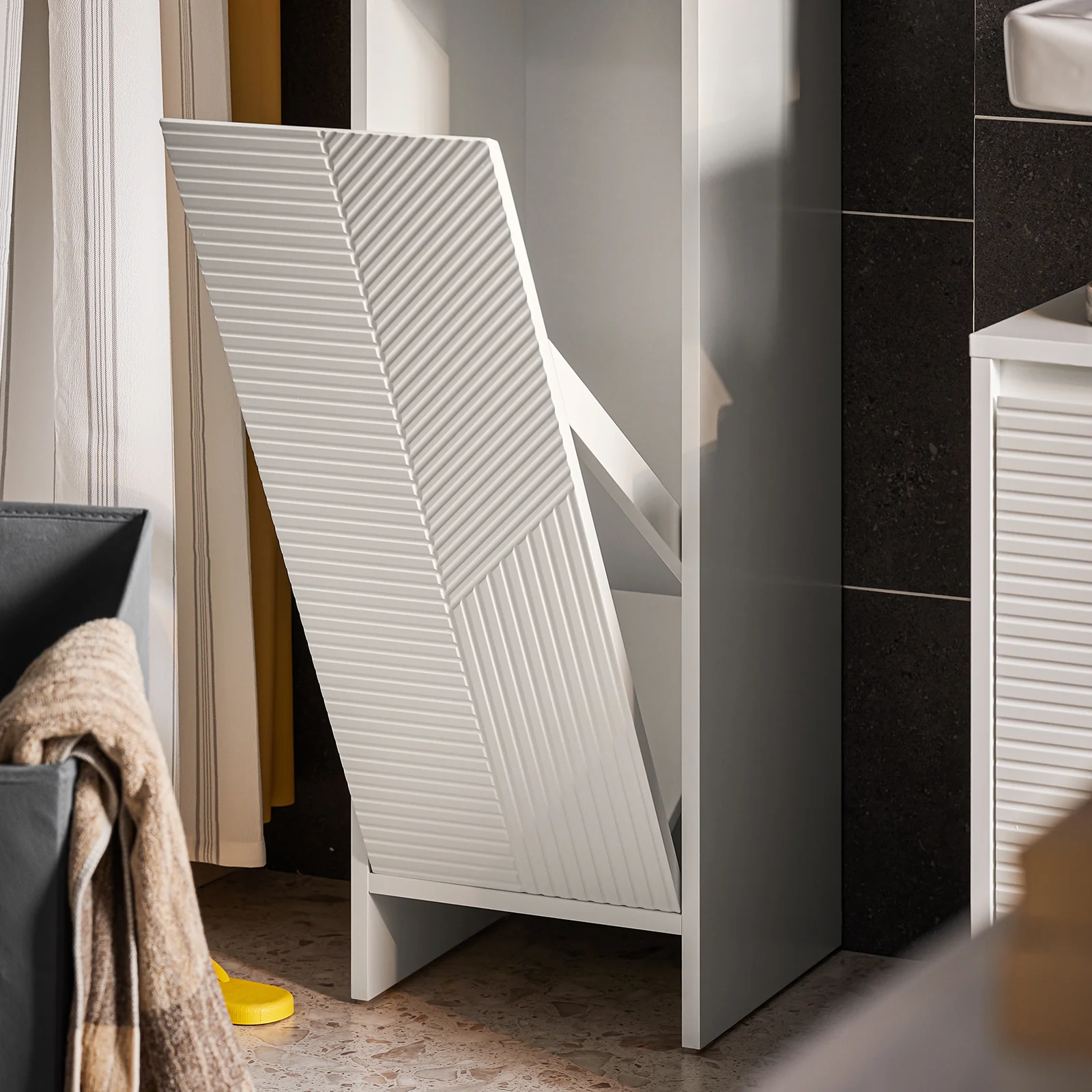 Pre-order SoBuy BZR154-W Linnenkast Badkameronderkast Wasmandopbergmeubel met 1 uitneembare wasmand - Image 7