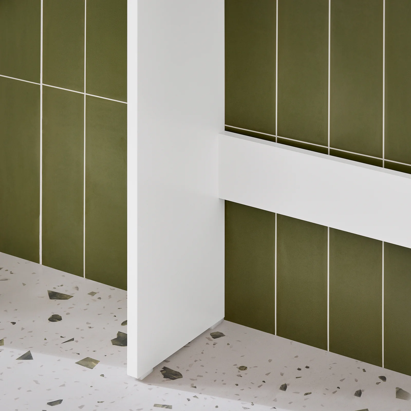 SoBuy BZR165-W Badkamer Meubel Kolomkast Opslag WC Kast met Deuren en 3 Verstelbare Planken, Witte Opbergkast Boven WC of Wasmachine 65x182x20cm - Image 12