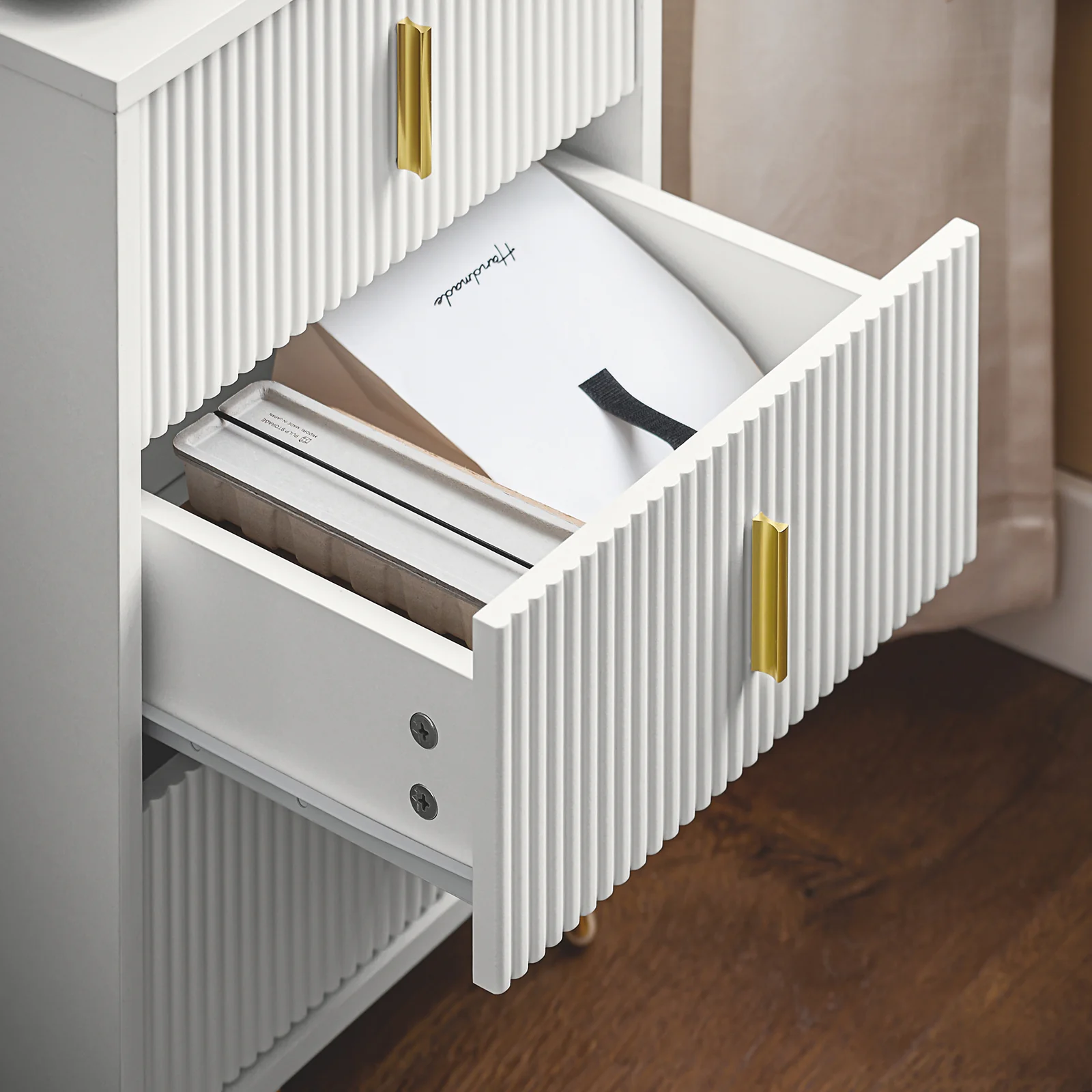 SoBuy FBT115-L-W Nachtkastje met 3 Schuifladen - Bijzettafel - Sofa Bijzettafel - Salontafel - Slaapkamertafel - Bedtafel - Image 9