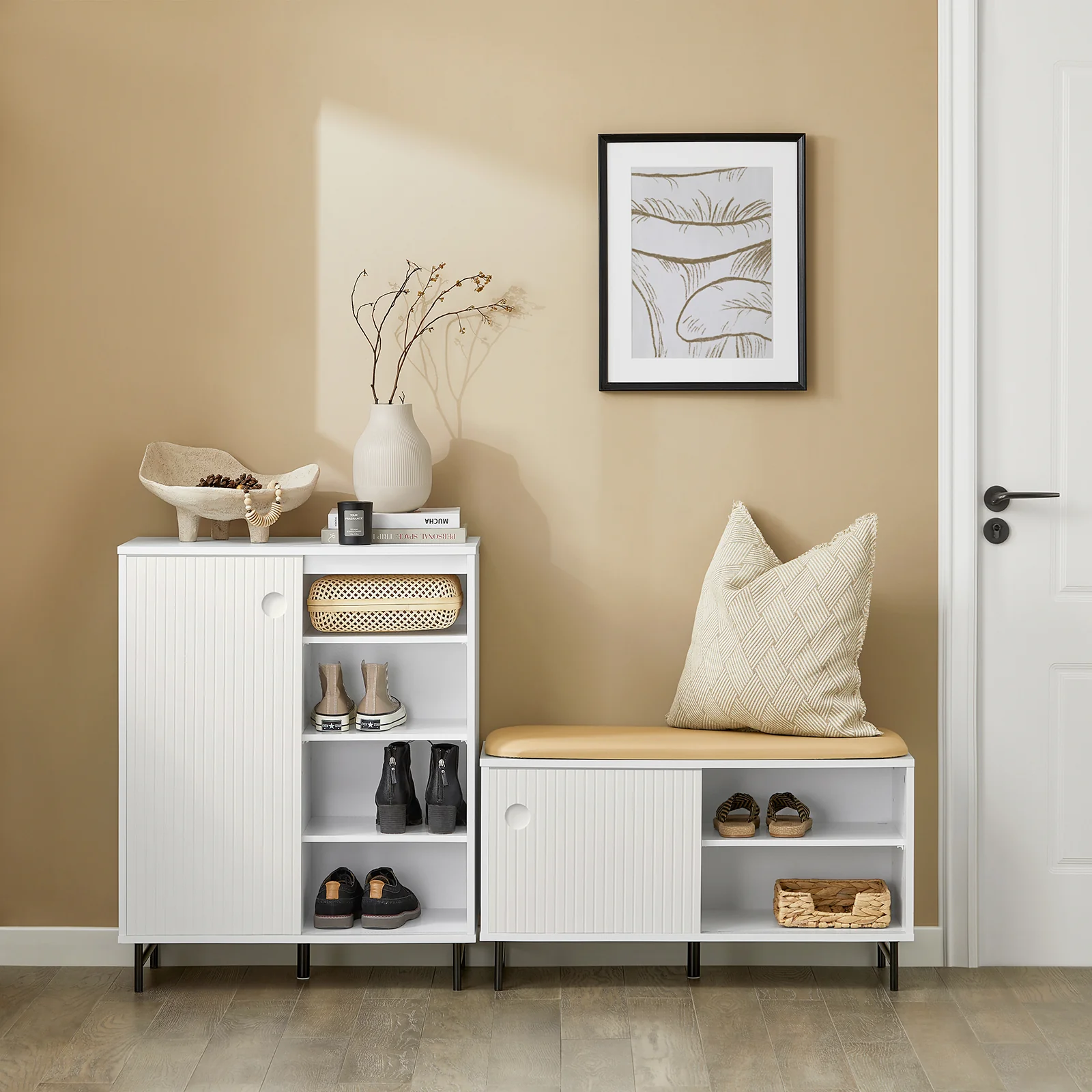 SoBuy FSR116-W Schoenenbank met Opbergruimte – 2 Schuifdeuren, 4 Verstelbare Planken & Comfortabel Kussen – 85x37x49 cm, Wit - Image 4