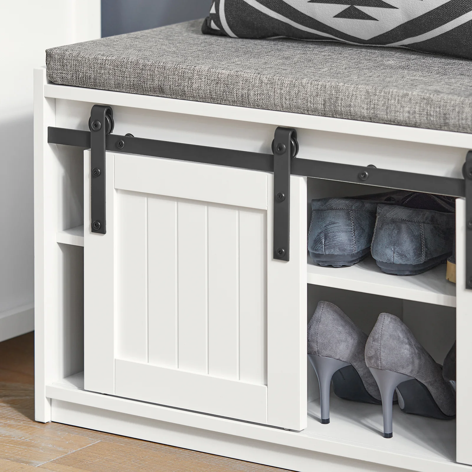 SoBuy FSR133-W Schoenenkast met Bank – 6 Vakken, Schuifdeur in Barn-Style, 200 kg Draagkracht – Ideaal voor Hal, Slaapkamer en Woonkamer – 120x35x45 cm - Image 9