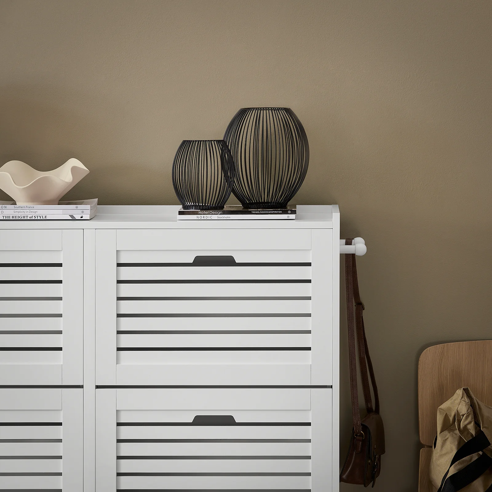 SoBuy FSR145-W Schoenenkast met 6 Klepdeuren – Grote Opbergkast met 2 Haken, Ruimtebesparende Schoenenopberger voor Hal & Gang – 115×30×112 cm - Image 7