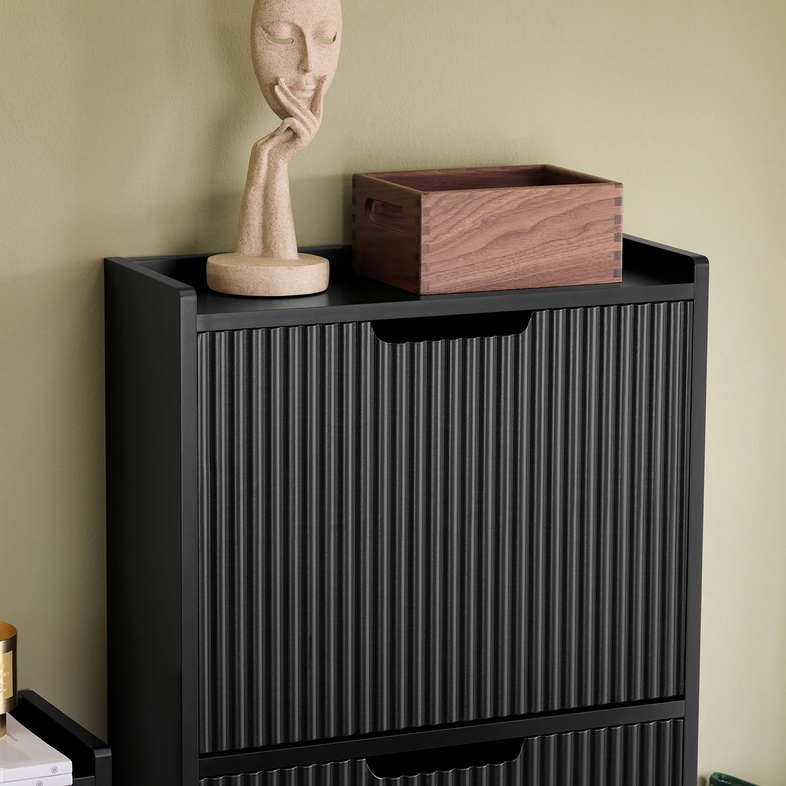 SoBuy FSR177-H-SCH Schoenenkast met 3 Deurtjes, Moderne Schoenenopberger, Compacte Schoenenopslag, Smalle Schoenenkast voor Kleine Hal of Gang 50x19x130cm Zwart - Image 10