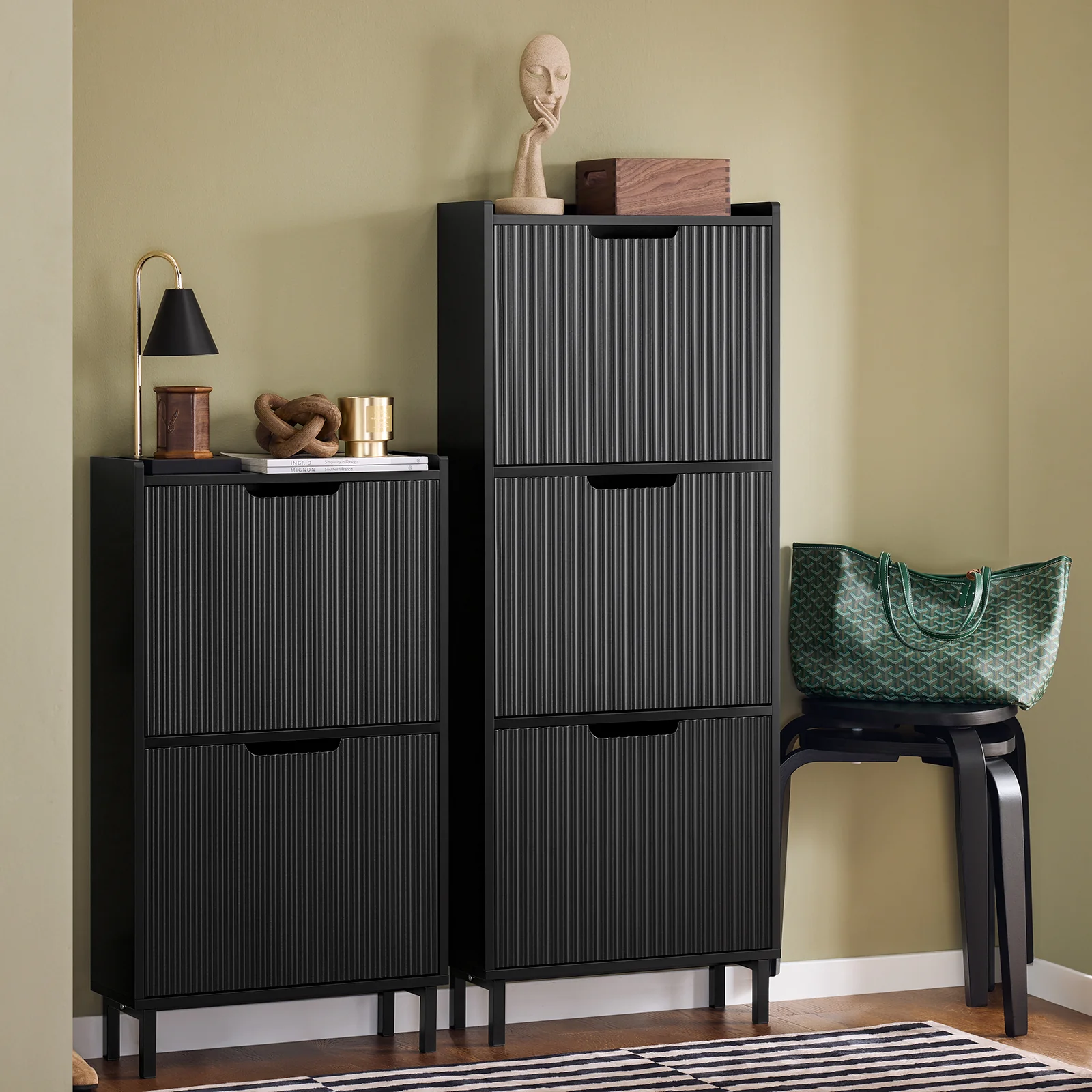 SoBuy FSR177-H-SCH Schoenenkast met 3 Deurtjes, Moderne Schoenenopberger, Compacte Schoenenopslag, Smalle Schoenenkast voor Kleine Hal of Gang 50x19x130cm Zwart - Image 3