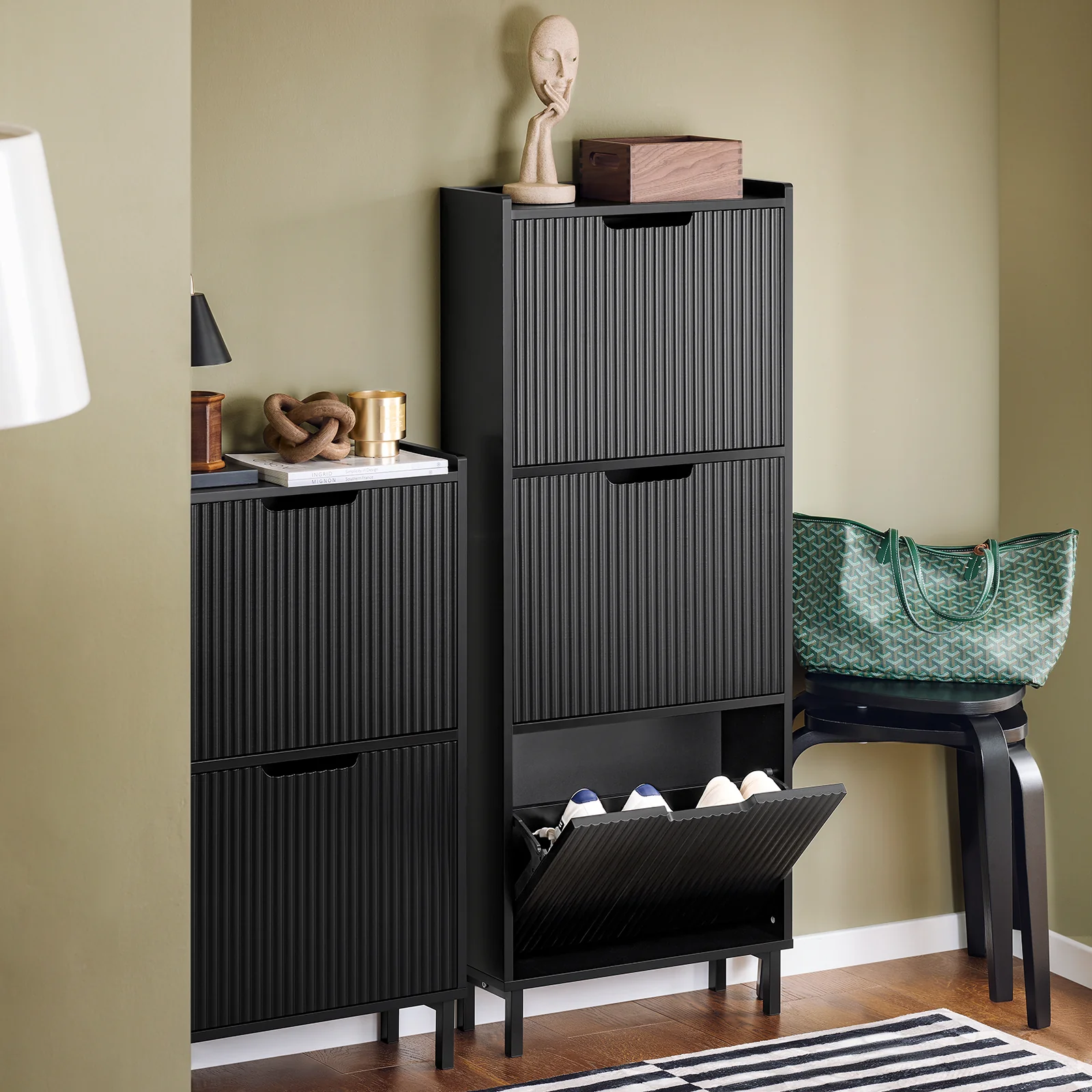 SoBuy FSR177-H-SCH Schoenenkast met 3 Deurtjes, Moderne Schoenenopberger, Compacte Schoenenopslag, Smalle Schoenenkast voor Kleine Hal of Gang 50x19x130cm Zwart - Image 4