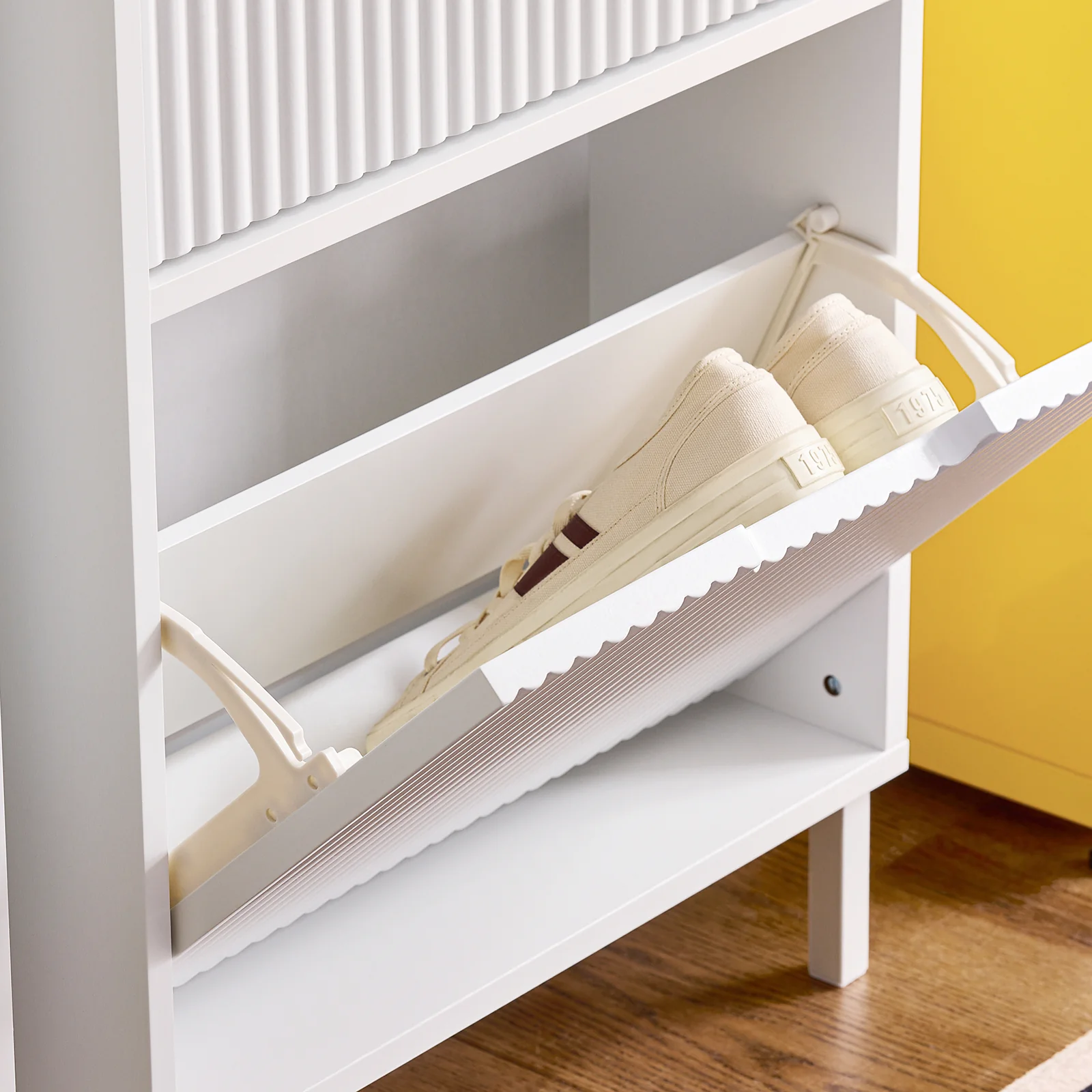 SoBuy FSR177-H-W Smalle Schoenenkast met 3 Kleppen – Modern Entree Schoenenmeubel, Ruimtebesparend & Hoog, 50x19x130 cm, Wit - Image 6
