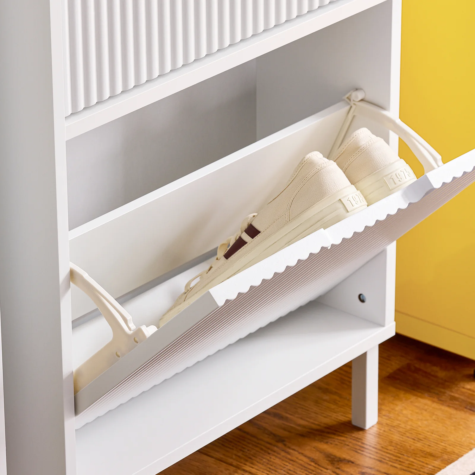 Pre-order SoBuy FSR177-W Smalle Schoenenkast met 2 Kleppen – Moderne Entree Schoenenopberger van MDF, Compact & Ruimtebesparend, 50x19x90 cm, Wit - Image 9