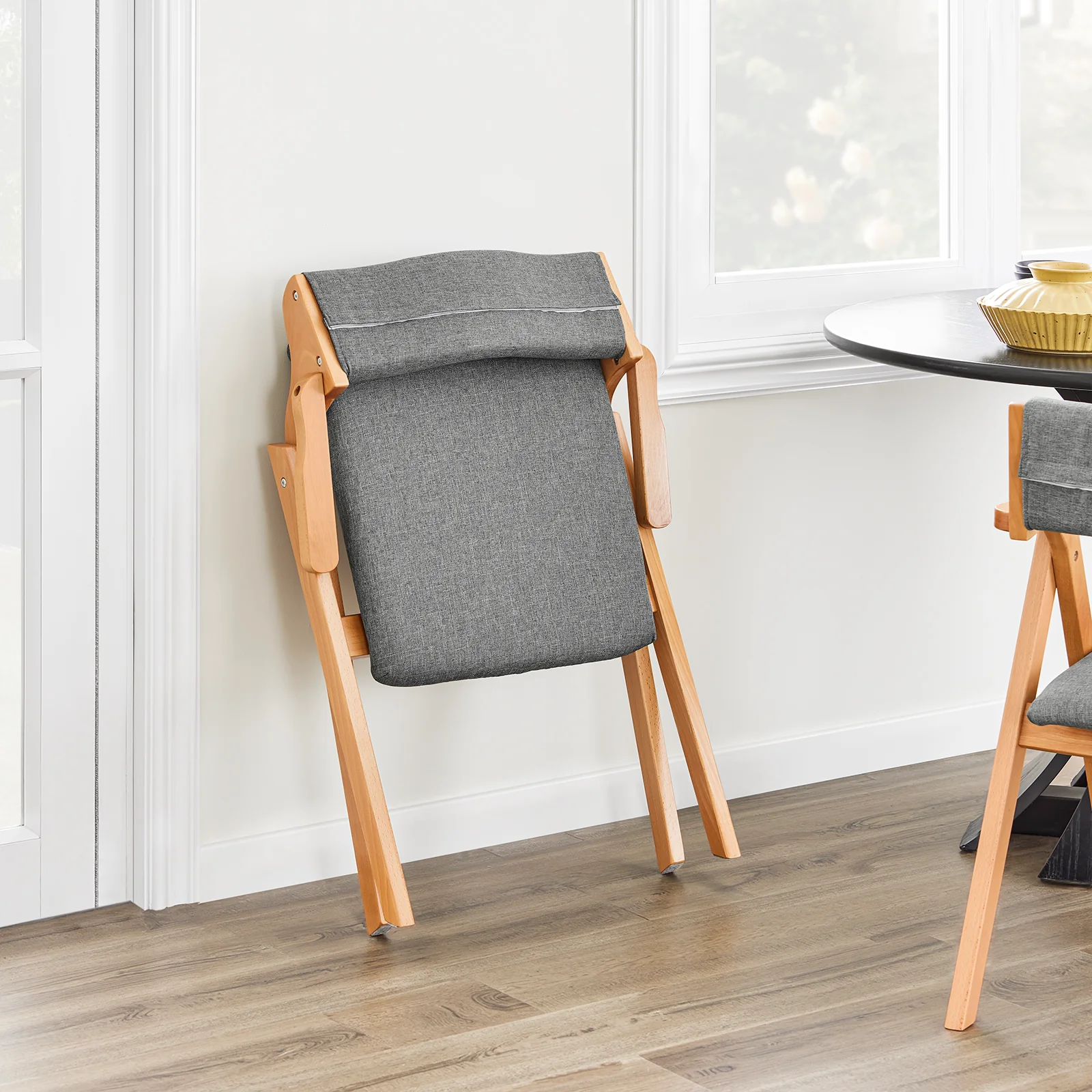 Pre-order SoBuy FST98-HG Opvouwbare Houten Eetkamerstoel met Kussen – Comfortabele Inklapbare Stoel voor Keuken, Woonkamer, Kantoor of Tuin – Ruimtebesparend, Massief Beukenhout, Grijs - Image 4