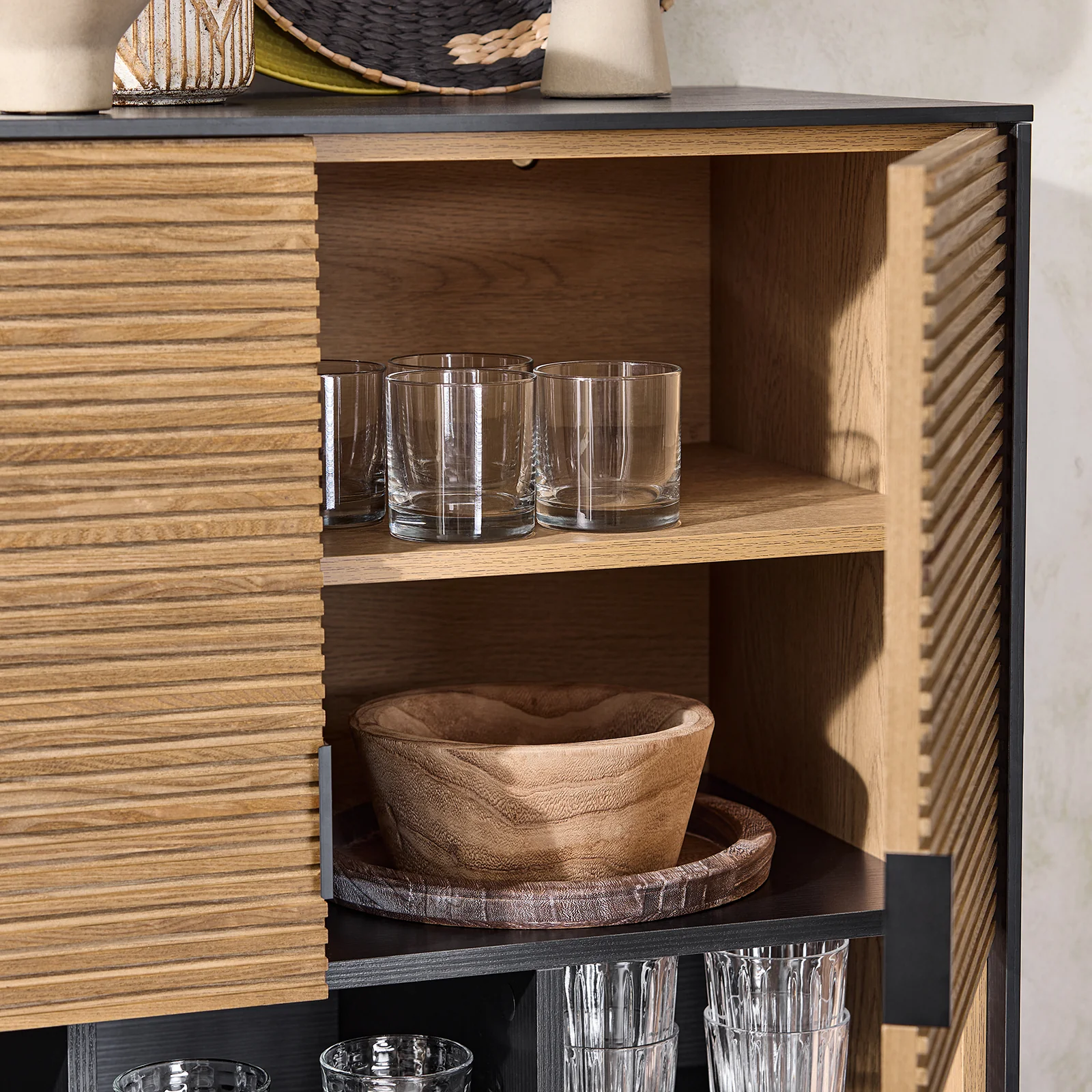 SoBuy HFSB03-SCH Keukendressoir, keukenkast, keukenservies, opbergkast voor keuken, eetkamer, woonkamer, met 3 open vakken - Image 11