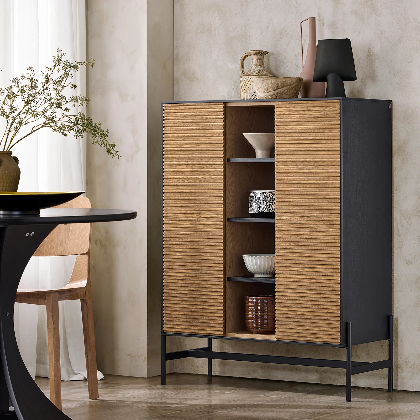 SoBuy HFSB04-SCH Dressoir, opbergkast, zijkast, opbergkast voor keuken, eetkamer, woonkamer, 2 deuren, 4 vakken, natuurlijk zwart - Image 4