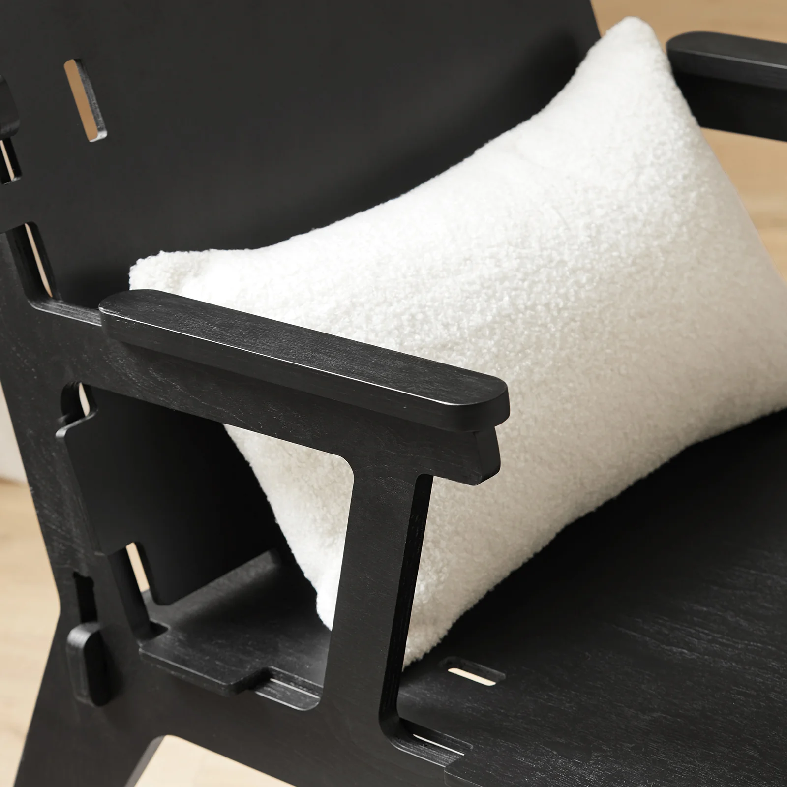 SoBuy HFST02-SCH Designstoel, Eetkamerstoel, Bureaustoel, Comfortabele Ergonomische, met Rugleuning, Zithoogte 35 cm, Structuur Pen-en-Gat, Hout, Zwart - Image 7