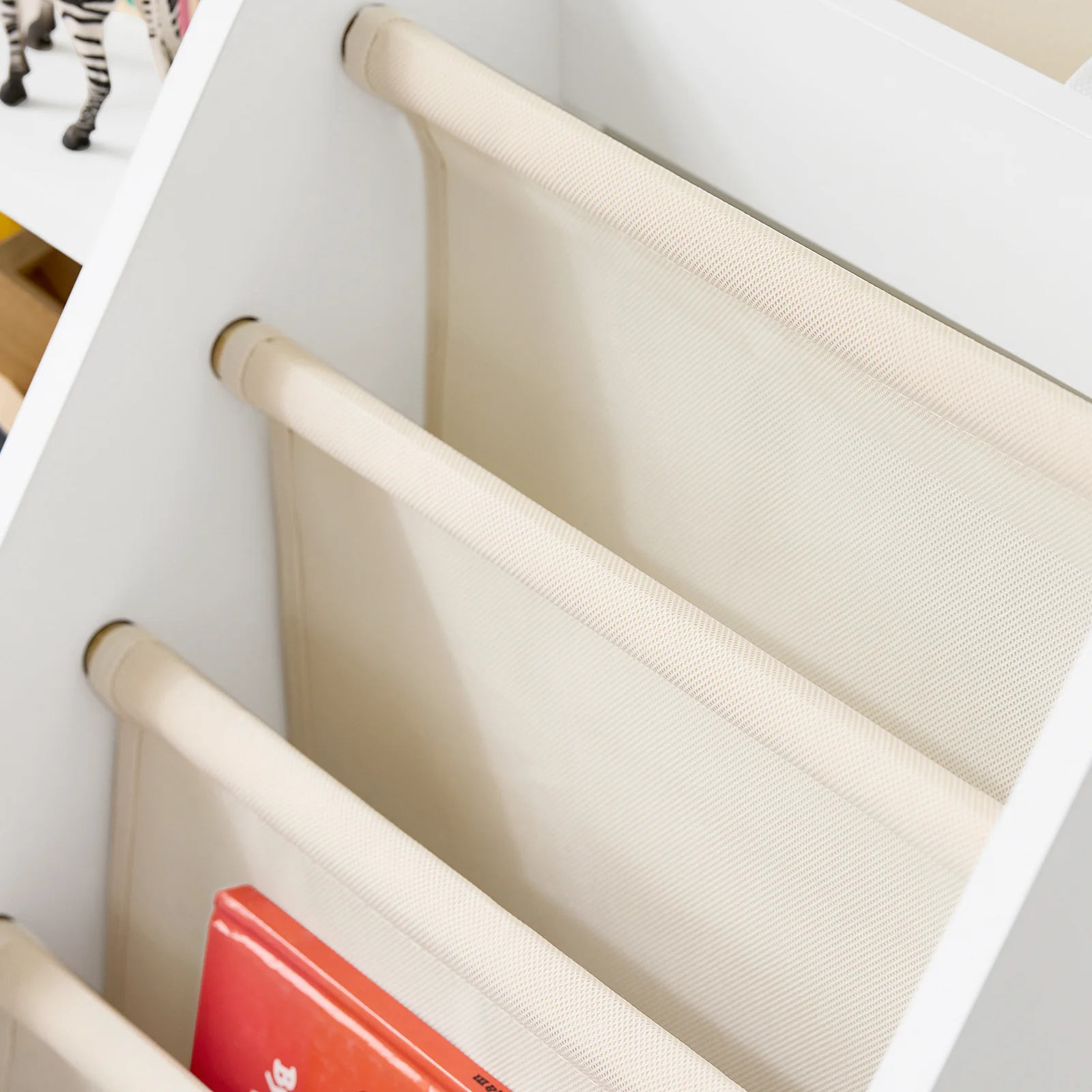 Pre-order SoBuy KMB119-W Montessori Kinderboekenkast, 3 niveaus, boekenkast met opslag, speelgoed en manden, stof, meubels, kinderkamer, plank, slaapkamer, wit, 80 x 40 x 80 cm - Image 6