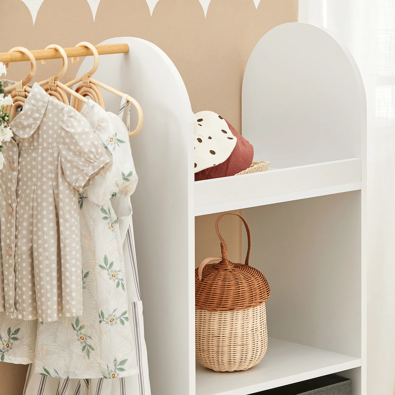 SoBuy KMB40-W Kinderkledingkast, Kinderslaapkamer Kledingrek, Kinderkledingrek, Kledingroedes, Kapstok, Kledingkasten met 3 Planken, 1 Mand en 3 Haken - Image 12