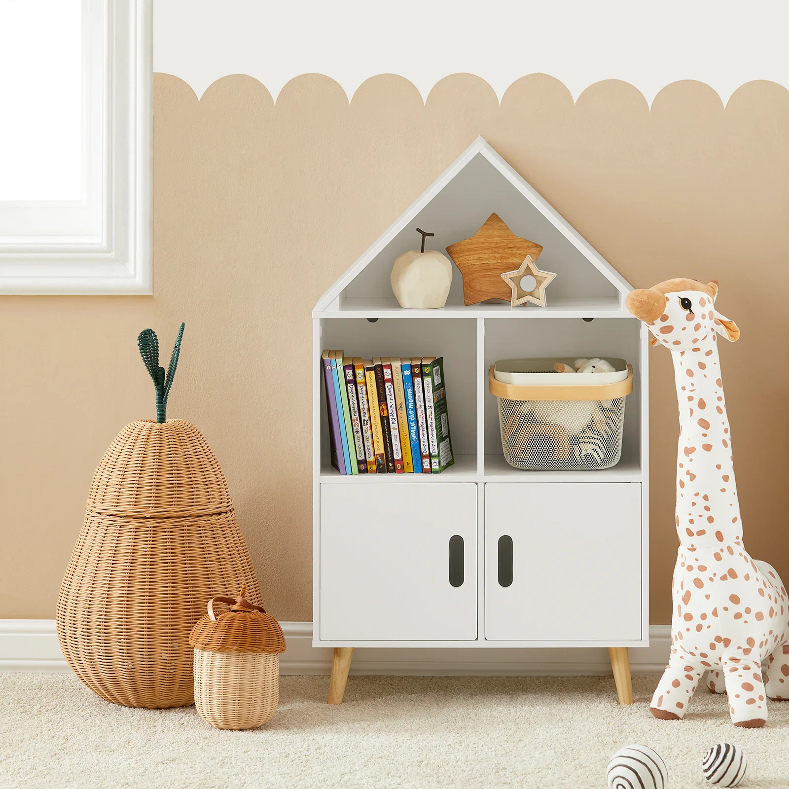 SoBuy KMB58-W Kinderboeken- en Speelgoedkast met Kasteel Design, 3 Open Planken, 2 Deuren, 63x30x103 cm – Stevige Boekenkast voor de Kinderkamer - Image 3