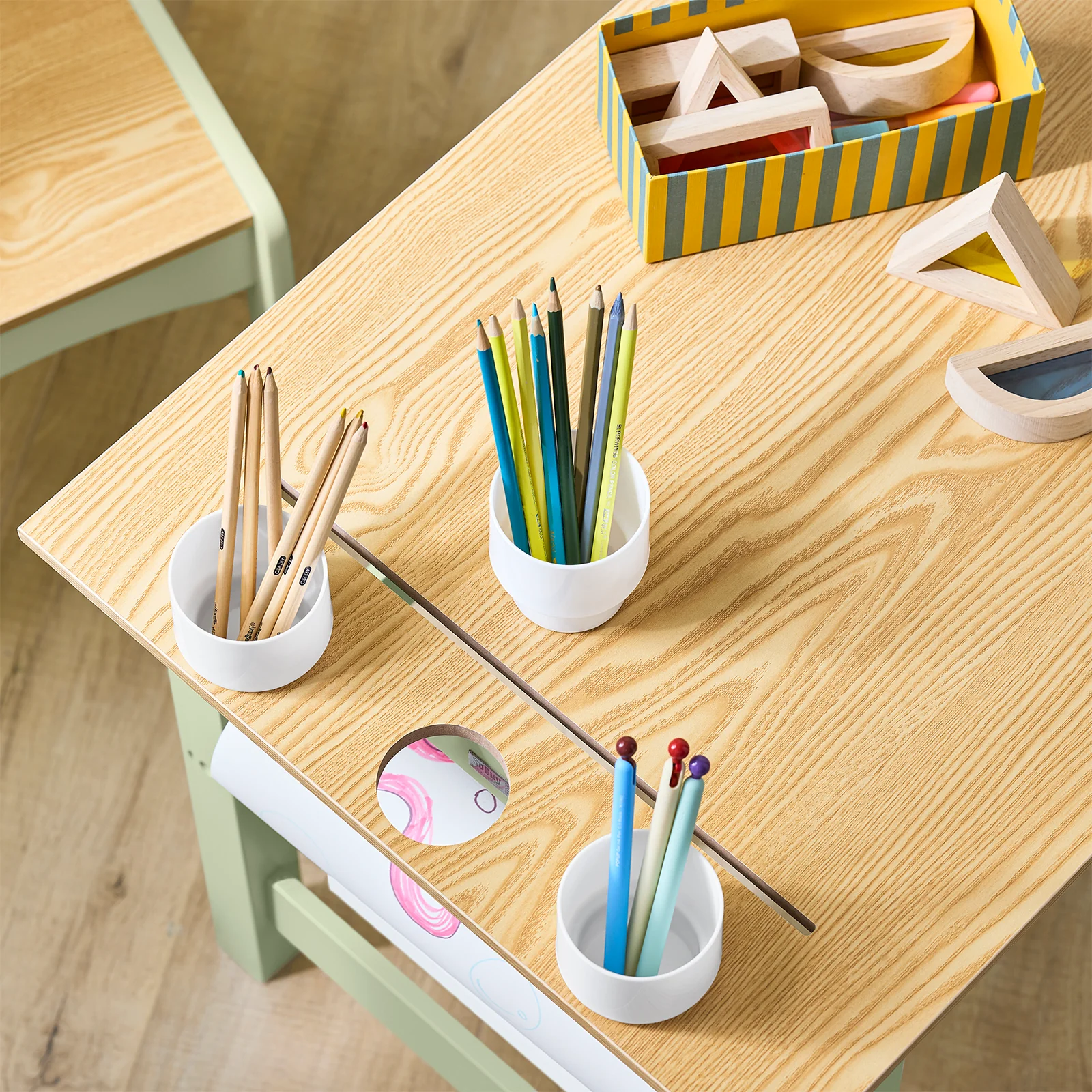 Pre-order SoBuy KMB60-GR Kindertafel met 1 stoel, kinderzitgroep met 1 papierrolhouder, kindertafelstoelset, speeltafel en schildertafel voor kinderkamer, tekentafel voor kinderen, groen, 80 x 66 x 50 cm - Image 7