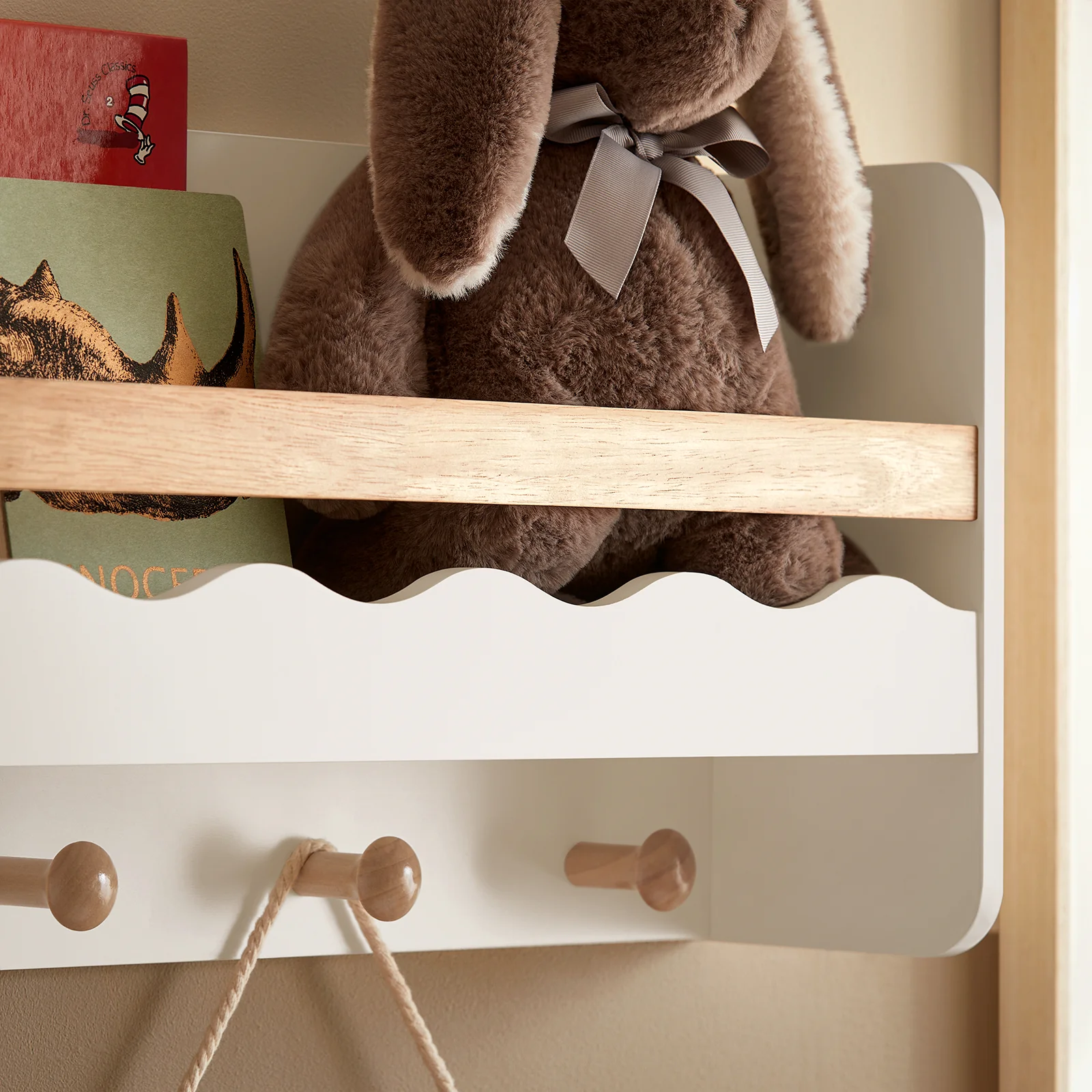 SoBuy KMB78-W Wandplank voor Kinder, Hangende Opbergplank, Kinderkapstok, Boekenplank, Wand Boekenkast met 1 Plank en 5 Haken voor Kinderkamer - Image 6