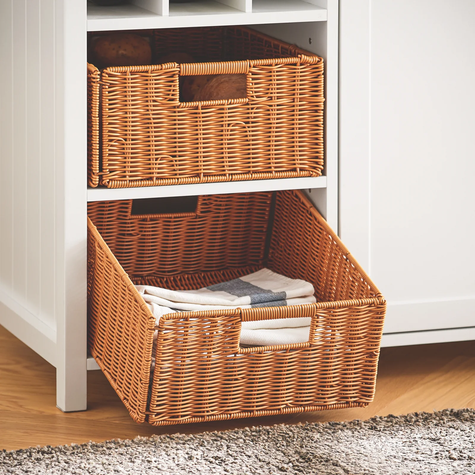 SoBuy KNL05-W Keukeneiland met Wijnrek voor 9 Flessen – Keukenkast & Barmeubel met 2 Lades, 2 Deuren en Rotan Mandjes – 120×56×90 cm - Image 10