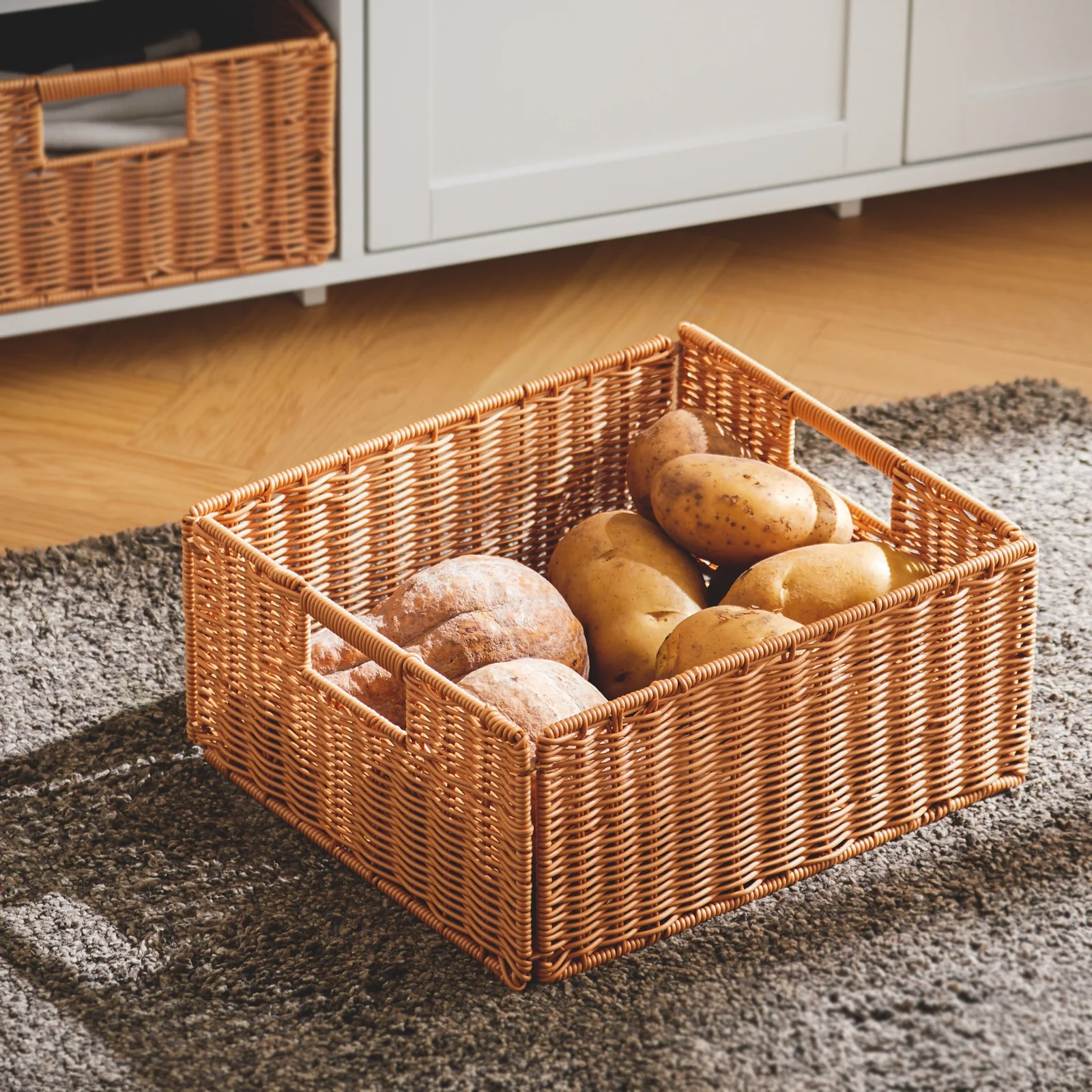 SoBuy KNL05-W Keukeneiland met Wijnrek voor 9 Flessen – Keukenkast & Barmeubel met 2 Lades, 2 Deuren en Rotan Mandjes – 120×56×90 cm - Image 11