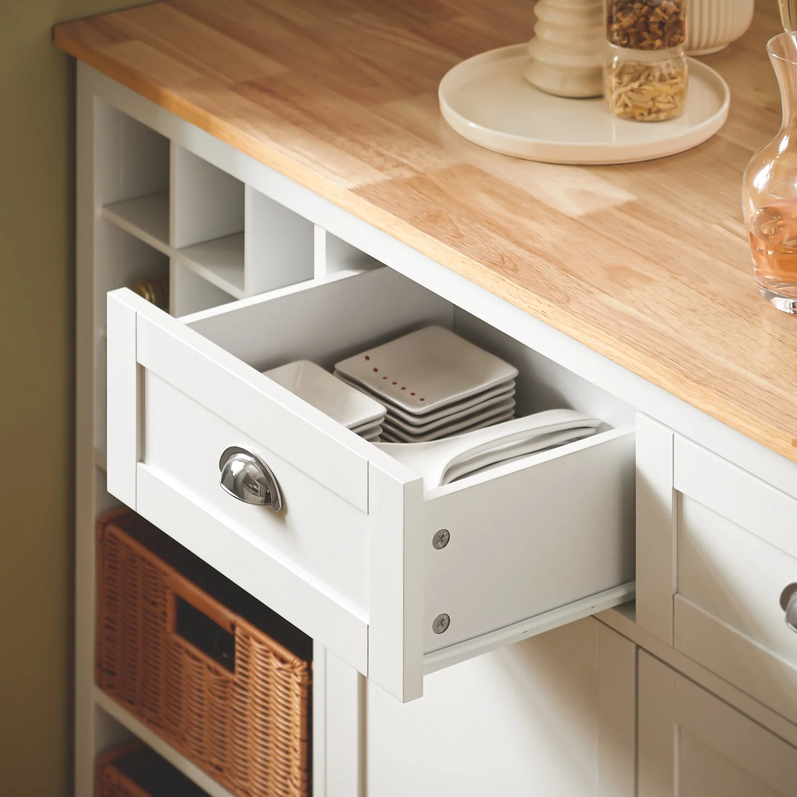 SoBuy KNL05-W Keukeneiland met Wijnrek voor 9 Flessen – Keukenkast & Barmeubel met 2 Lades, 2 Deuren en Rotan Mandjes – 120×56×90 cm - Image 13