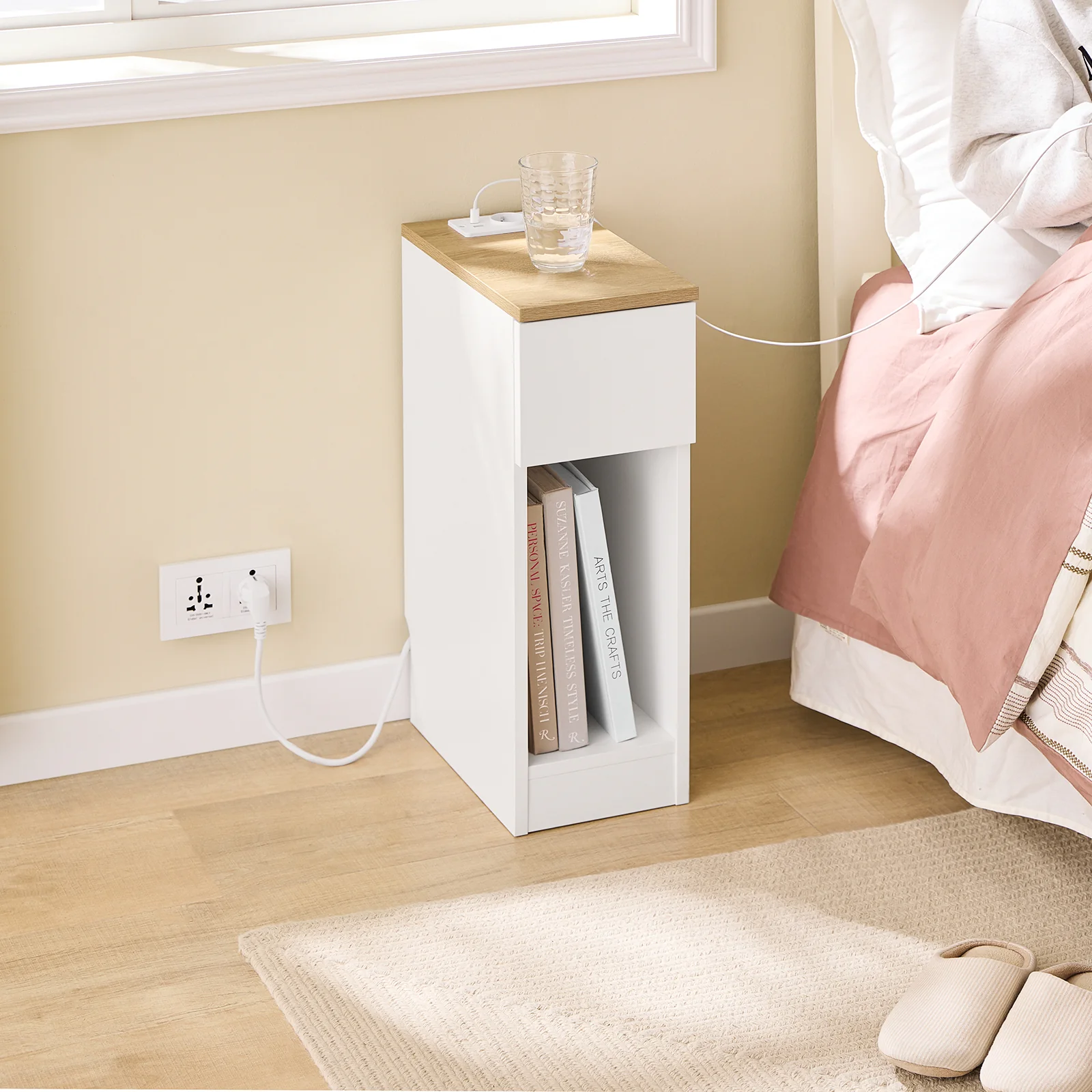 SoBuy FBT111-E-WN Slim Nachtkastje met Oplaadstation, Smal Bijzettafeltje met Standaard Stopcontact, USB-poort en Type-C Poort voor Slaapkamer en Woonkamer, B20 x D35 x H60 cm, Wit - Image 4